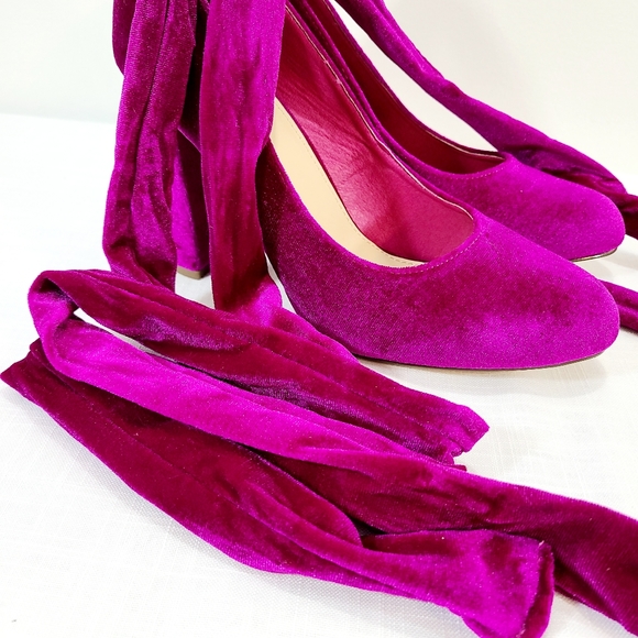 NWOT Just Fab Fusia Velvet Heels - Picture 3 of 5